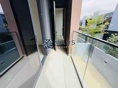 Brand New Luxury 3badroom corner unit available for rent:160k-1