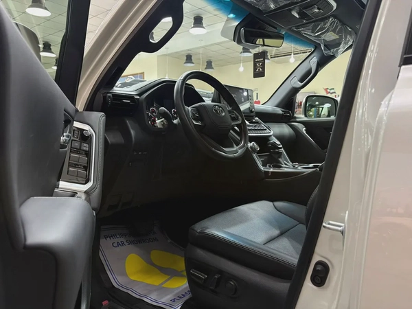 Toyota Land Cruiser GXR 2023 MODEL - GCC Specification