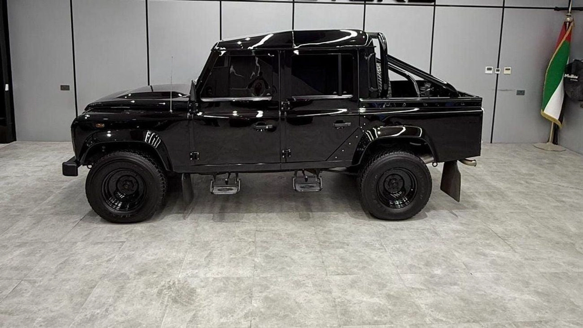 Land Rover Defender Final Edition Pick Up | Manual Transmission | Full Service History-22-22
