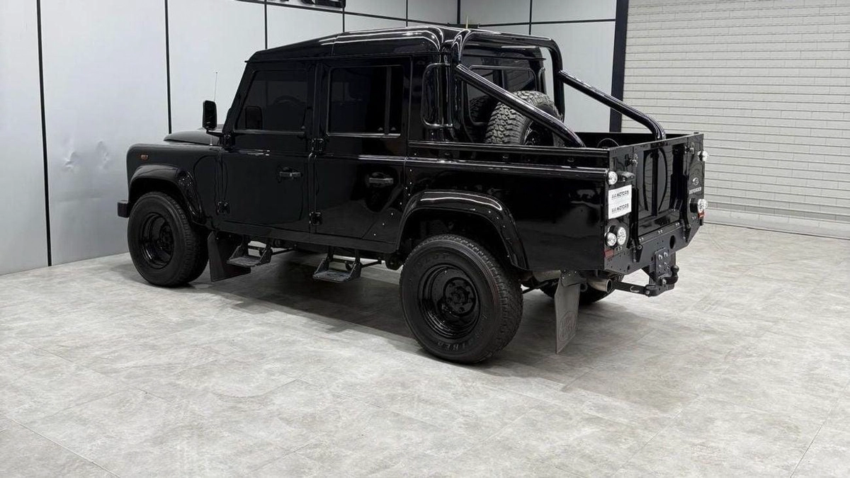 Land Rover Defender Final Edition Pick Up | Manual Transmission | Full Service History-24-24