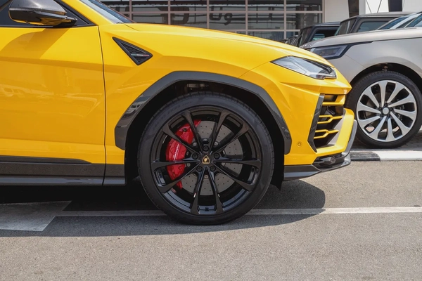 Lamborghini Urus  | 2021 | 13,500Km | Under warranty