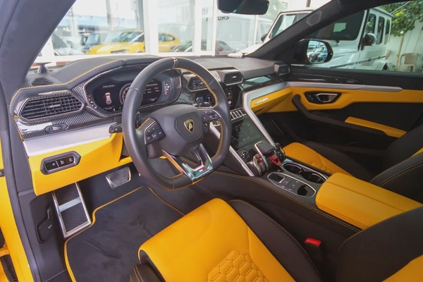 Lamborghini Urus  | 2021 | 13,500Km | Under warranty