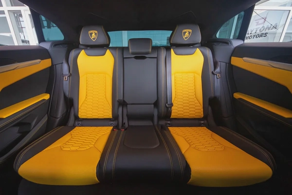Lamborghini Urus  | 2021 | 13,500Km | Under warranty