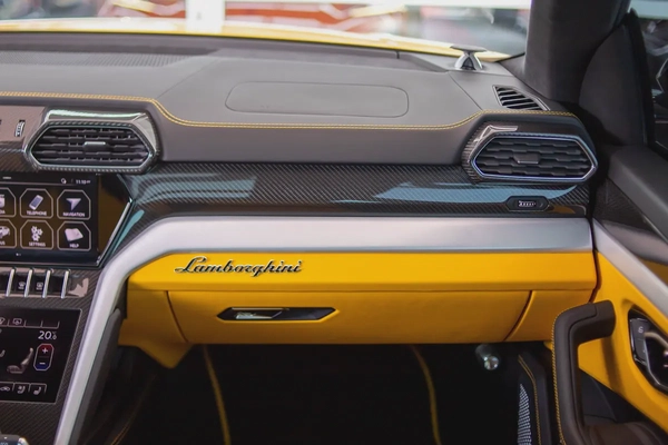 Lamborghini Urus  | 2021 | 13,500Km | Under warranty