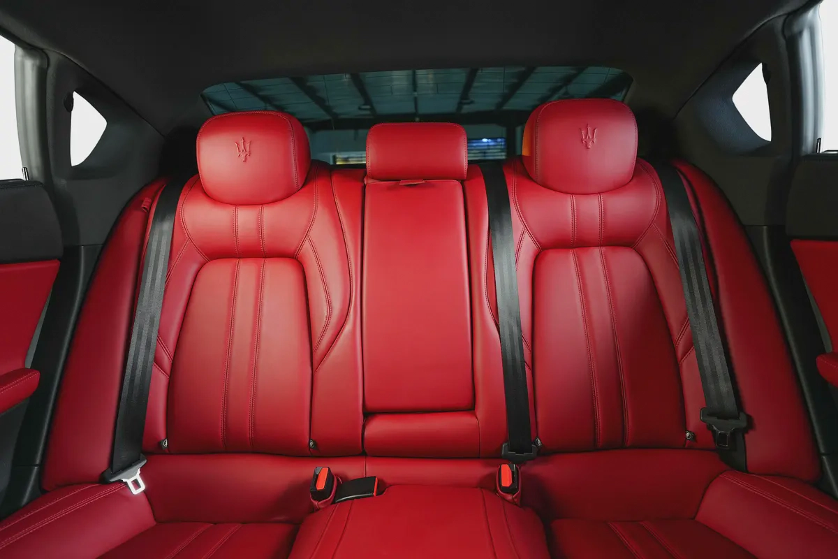Maserati Quattroporte Granssport-GCC-Meticulously crafted Interior-Low Mileage-Well Maintained-19-19