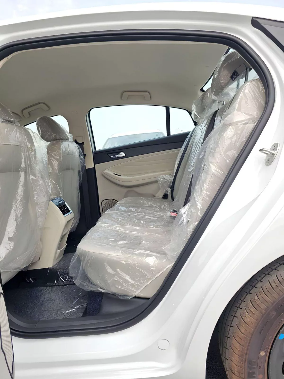 Chery Arrizo 5 ARRIZO 5 1.5L PETROL STANDARD || 1.5L PETROL V4 | FABRIC SEATS | KEY START | RAER PARKING SENSOR (CODE # TARZ)-12-0