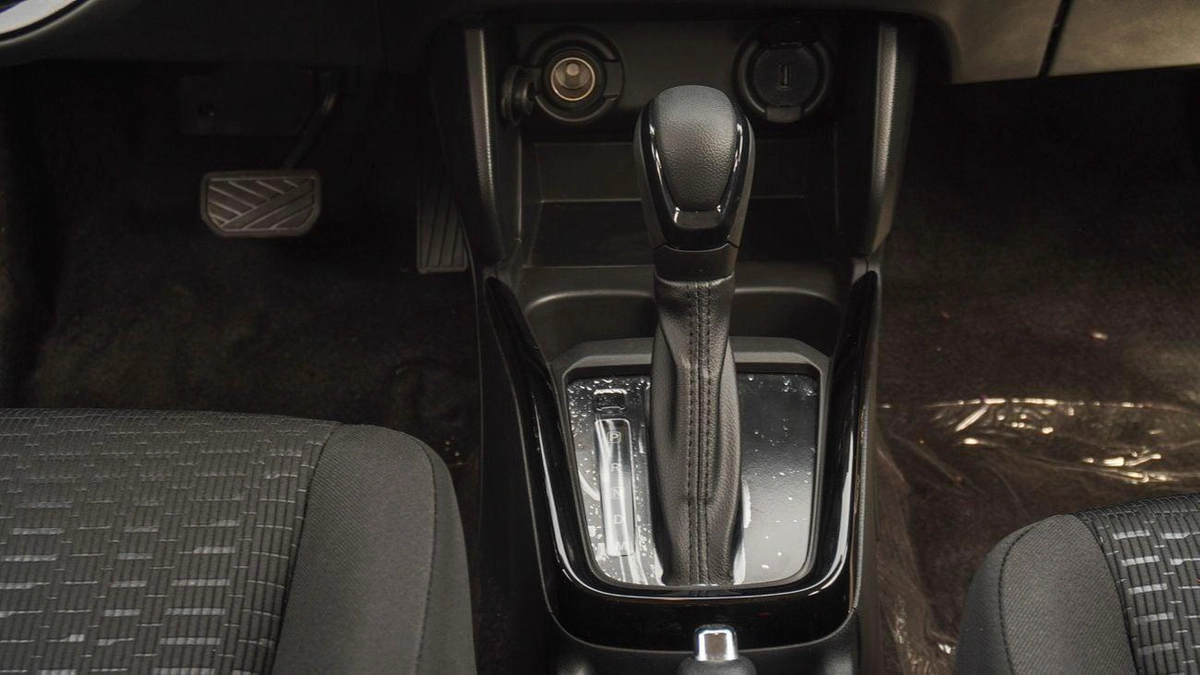 Suzuki Swift Brand New Suzuki Swift 2026 1.2L FWD Petrol |White/Black |N-SWI12- P-26 |FOR EXPORT-10-10