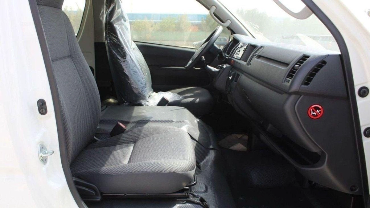 Toyota Hiace Toyota Hiace 2.5L High Roof Diesel old ship 2025-7-0