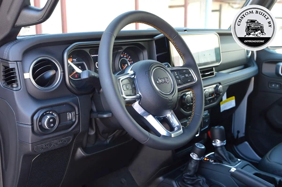 BRAND NEW | DEALER 5 YRS WTY 3 YRS SP | 2026 JEEP WRANGLER 4DR SAHARA BLACK (2.0L)-5-5
