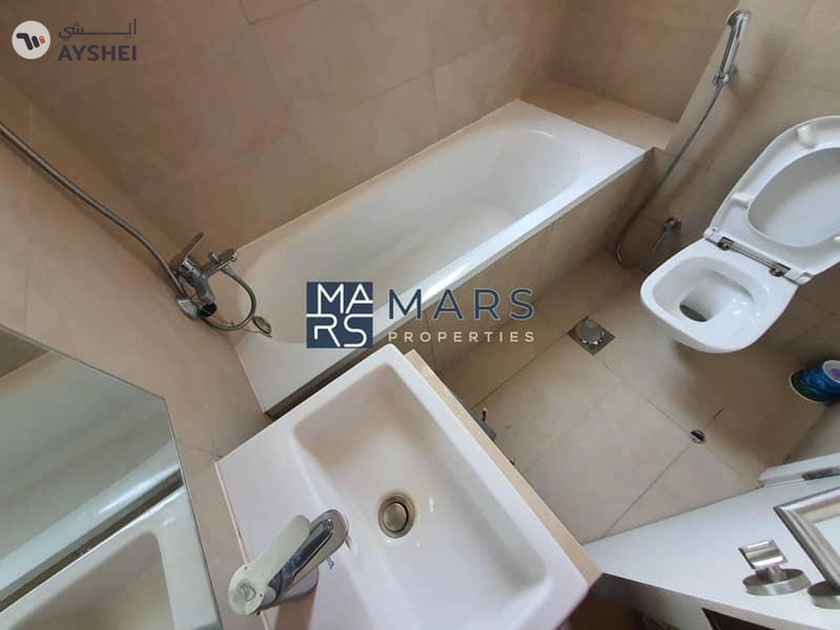 Middle Unit |Lavish Townhouse in Excellent Community