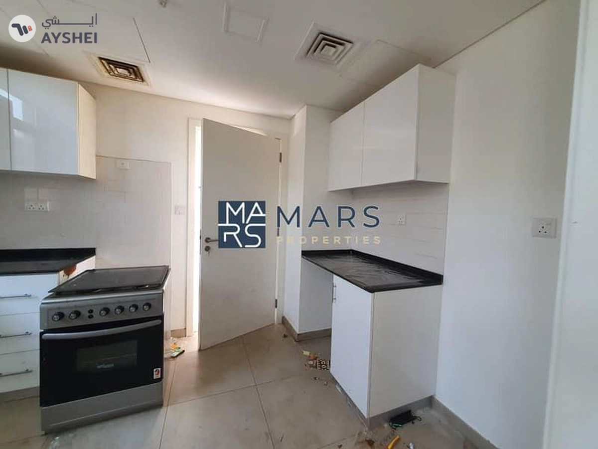 Middle Unit |Lavish Townhouse in Excellent Community