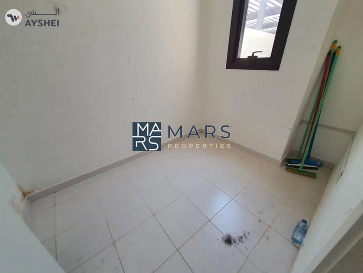 Middle Unit |Lavish Townhouse in Excellent Community