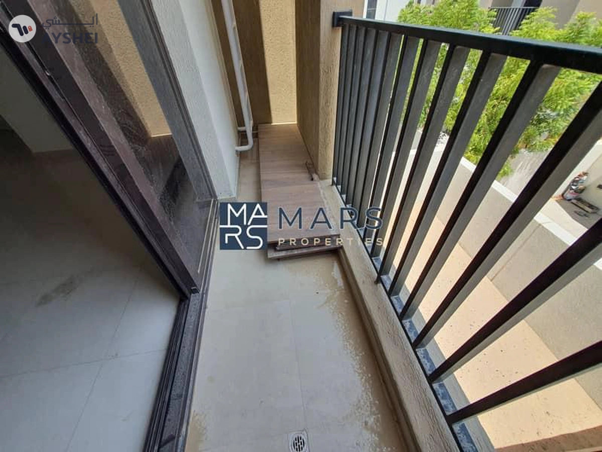 Middle Unit |Lavish Townhouse in Excellent Community