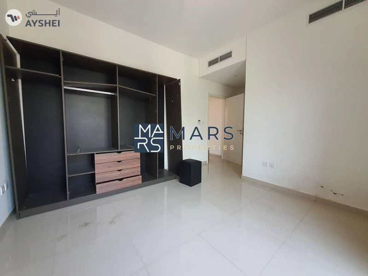 Middle Unit |Lavish Townhouse in Excellent Community