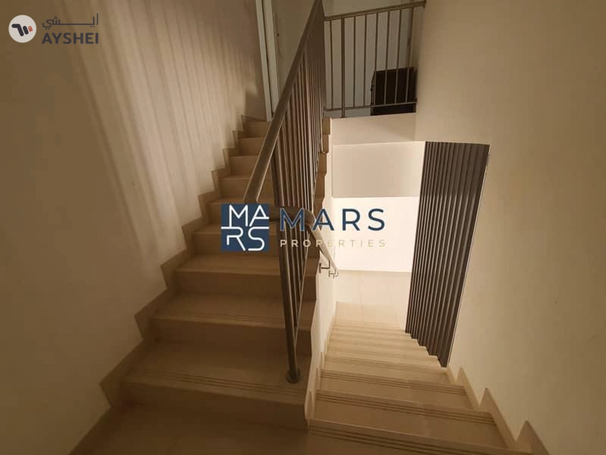 Middle Unit |Lavish Townhouse in Excellent Community