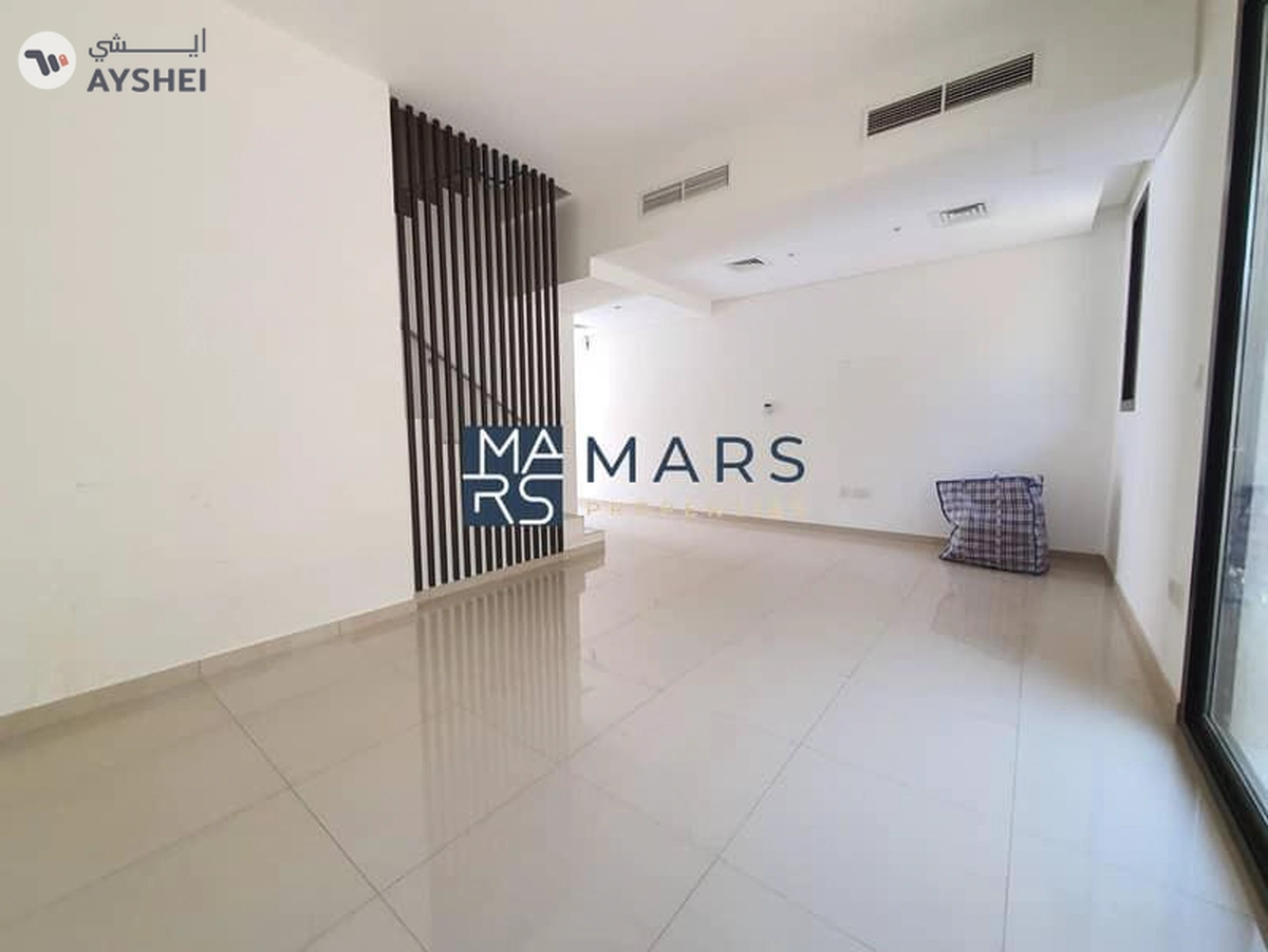 Middle Unit |Lavish Townhouse in Excellent Community