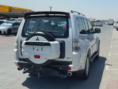 Mitsubshi pajero 2012 fullopshin white color GCc calen car-1
