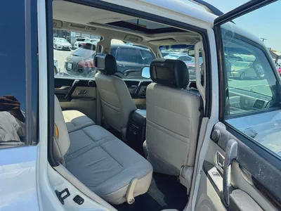 Mitsubshi pajero 2012 fullopshin white color GCc calen car-3