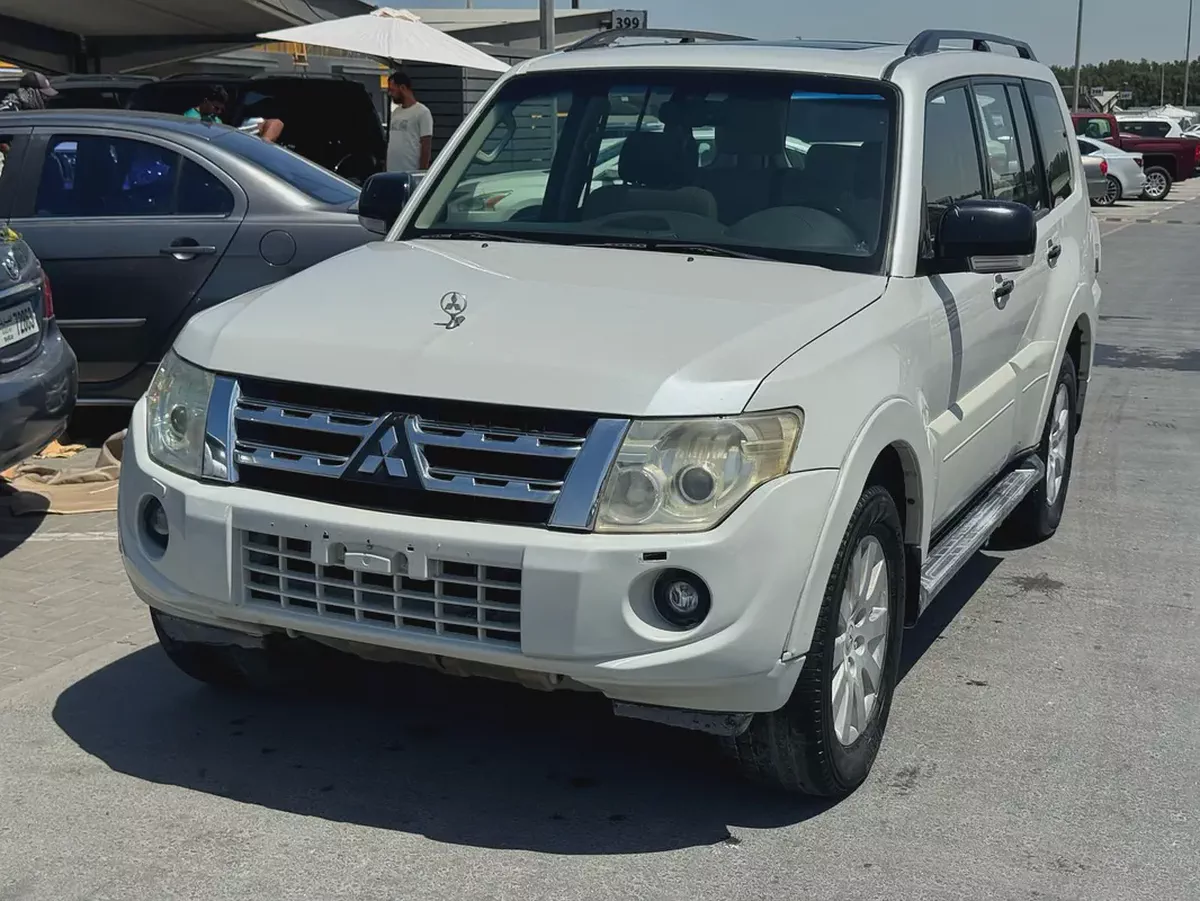 Mitsubshi pajero 2012 fullopshin white color GCc calen car-5-5