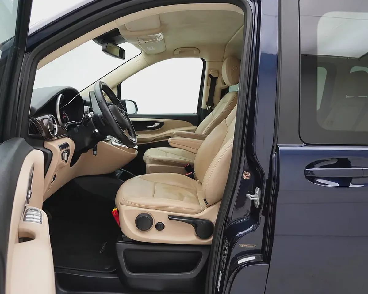 Mercedes-Benz V250 Avantgarde 2017 | GCC Specs | AED 2,302 / Monthly-6-6