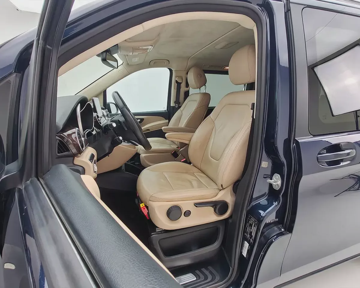 Mercedes-Benz V250 Avantgarde 2017 | GCC Specs | AED 2,302 / Monthly-7-7