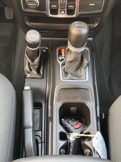 Jeep Wrangler Unlimited SPORT full option automatic Roof-8