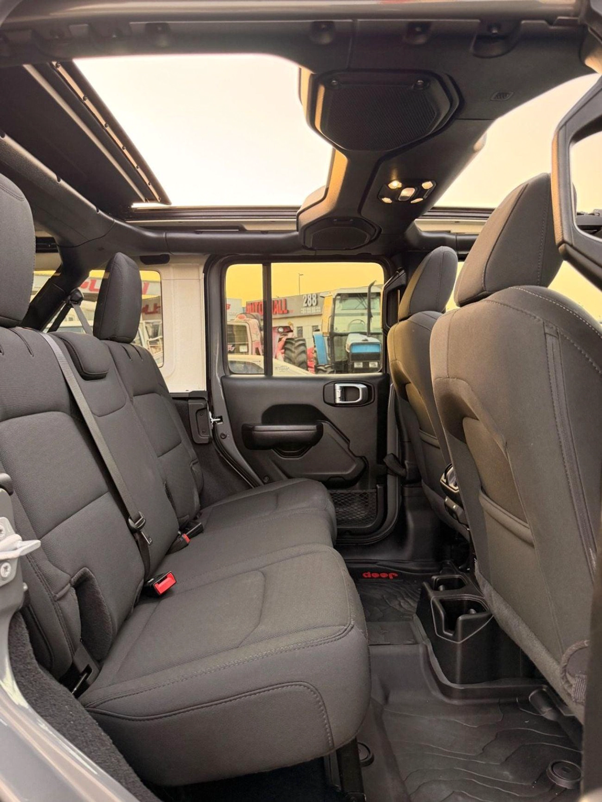 Jeep Wrangler Unlimited SPORT full option automatic Roof-17-17