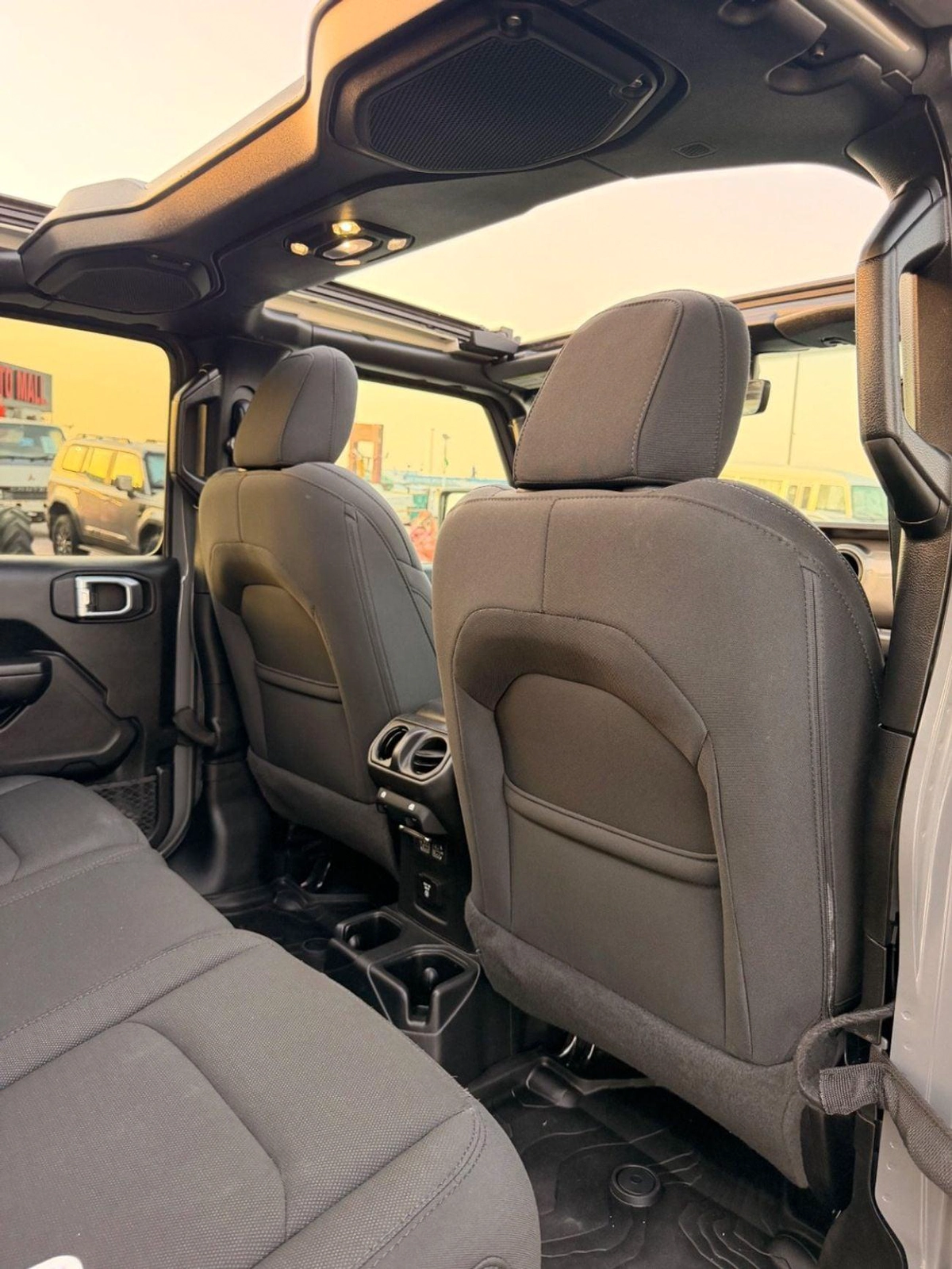 Jeep Wrangler Unlimited SPORT full option automatic Roof-18-18
