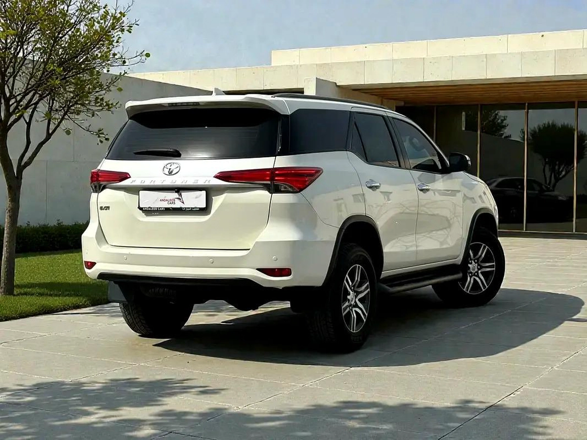 AED 1,380 P.M | 0% DOWN PAYMENT | TOYOTA FORTUNER EX-R | 2022-1-1