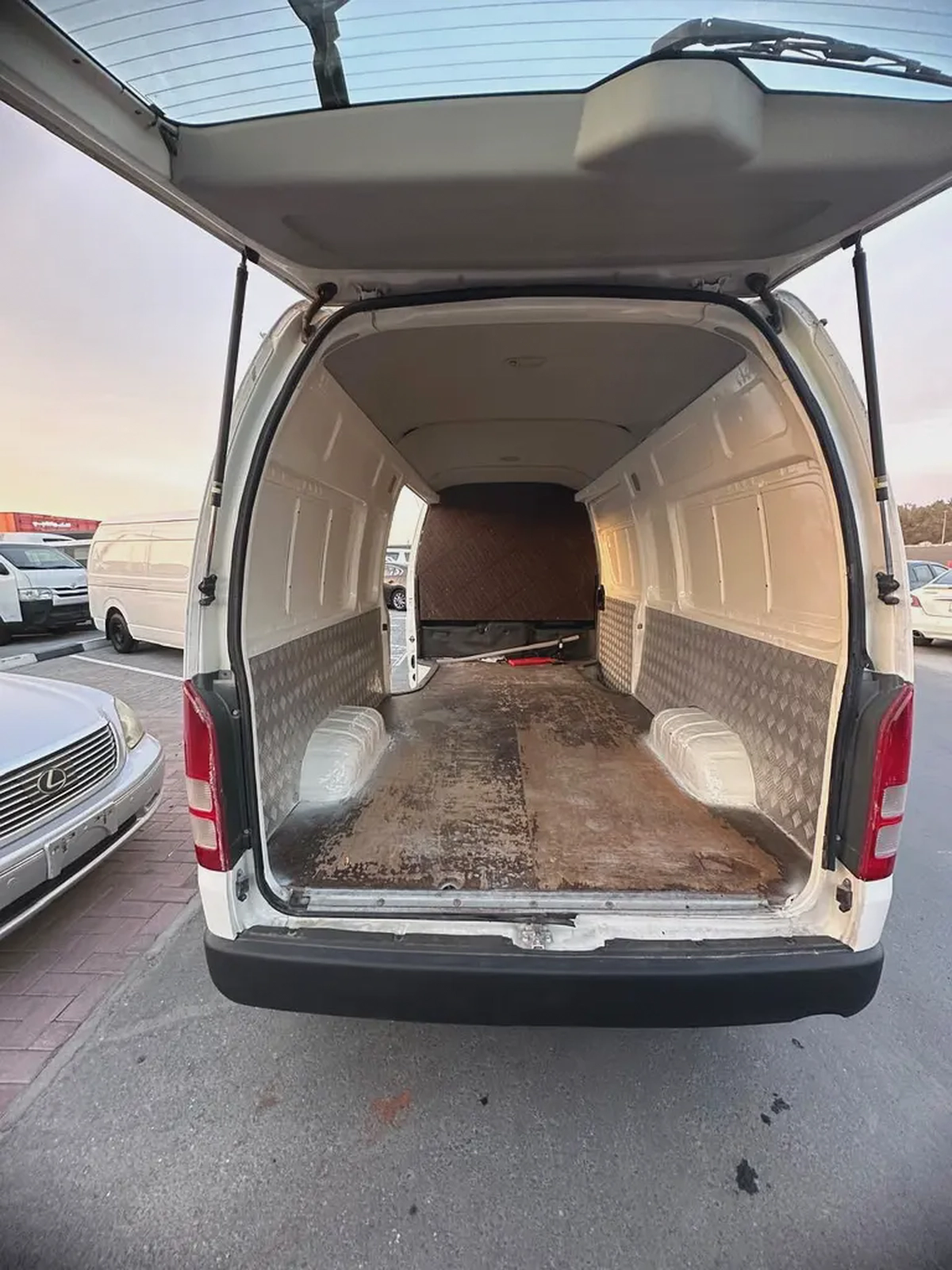 Toyota Hiace GL 2016 GCC Specs-6-6