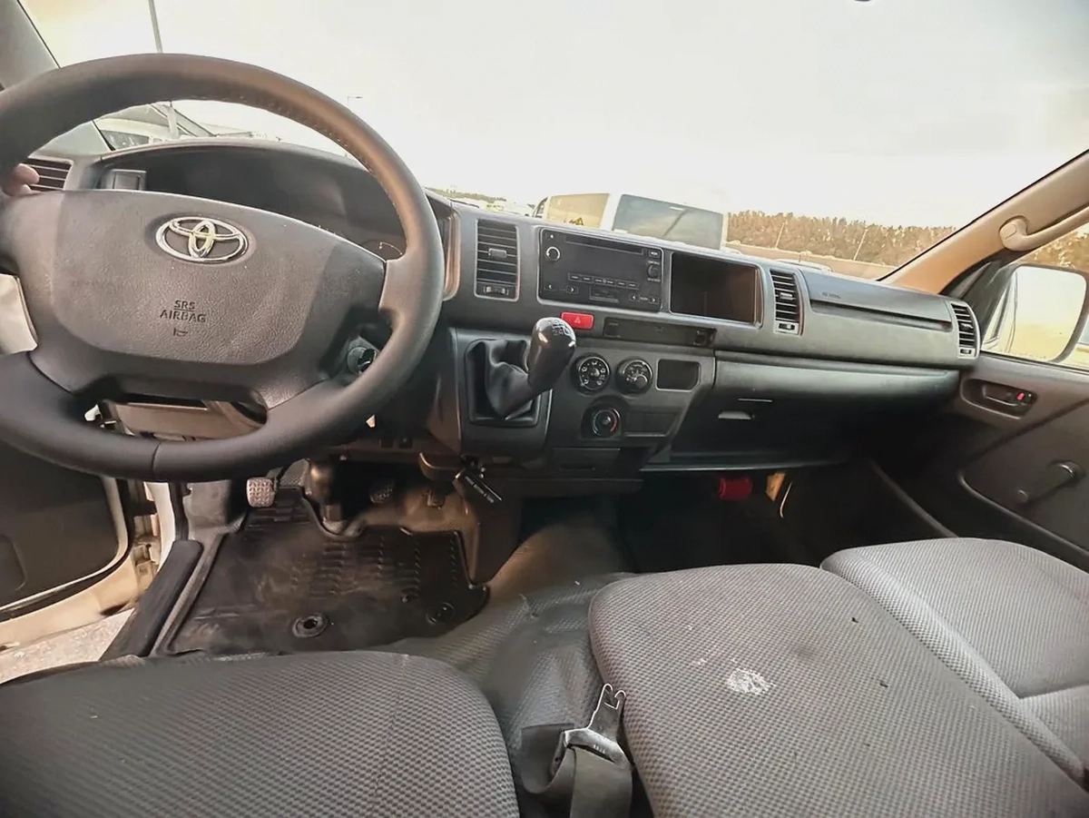Toyota Hiace GL 2016 GCC Specs-7-7