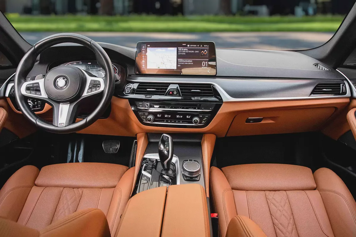 2,253 P.M |  520i M Sport | 0% Downpayment | Warranty | BMW History!-7-7