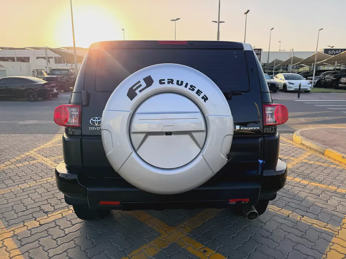 Toyota FJ Cruiser 2013 GCC Specs - Reliable and Ready for Adventure-3-3