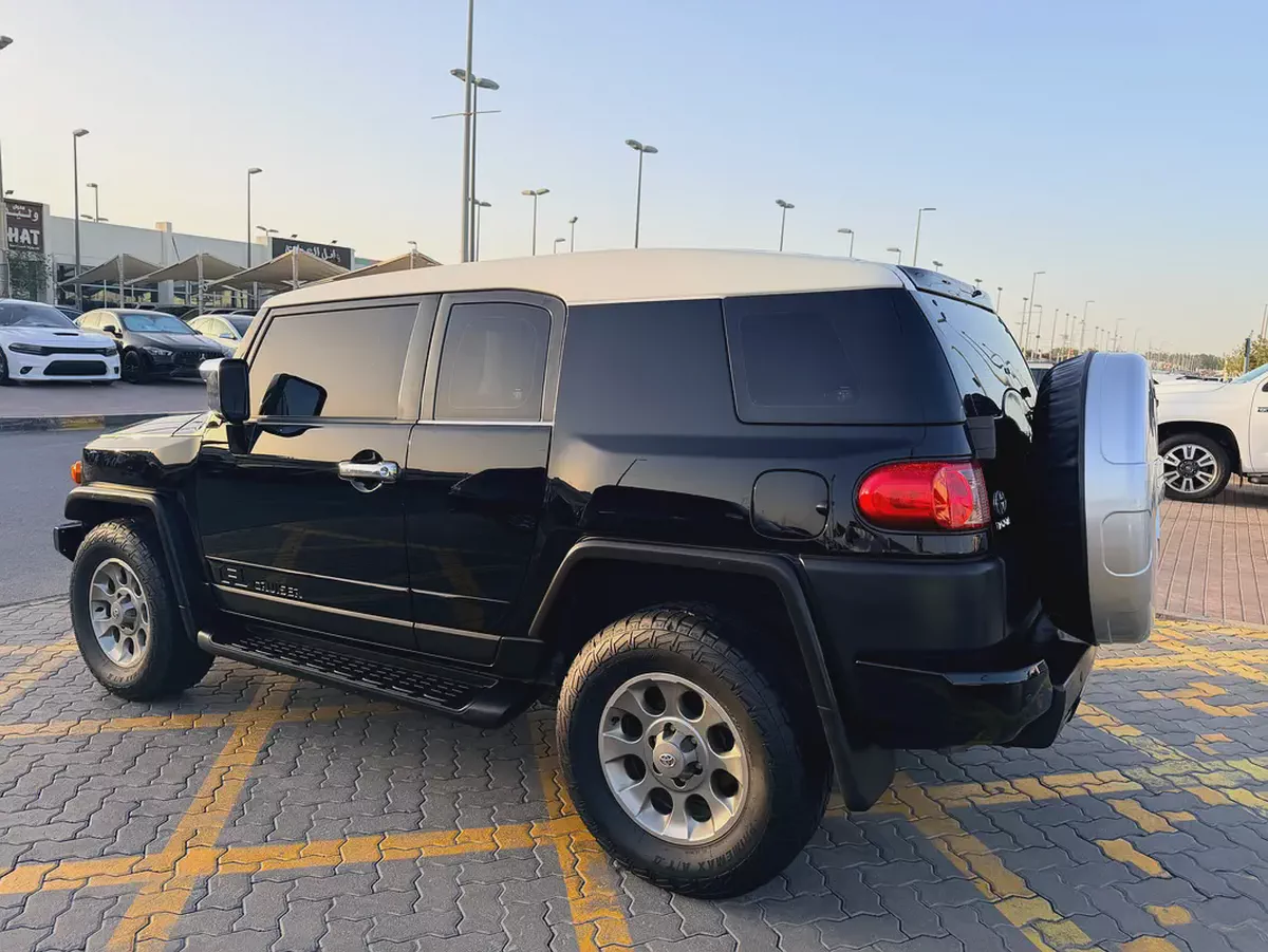 Toyota FJ Cruiser 2013 GCC Specs - Reliable and Ready for Adventure-4-4