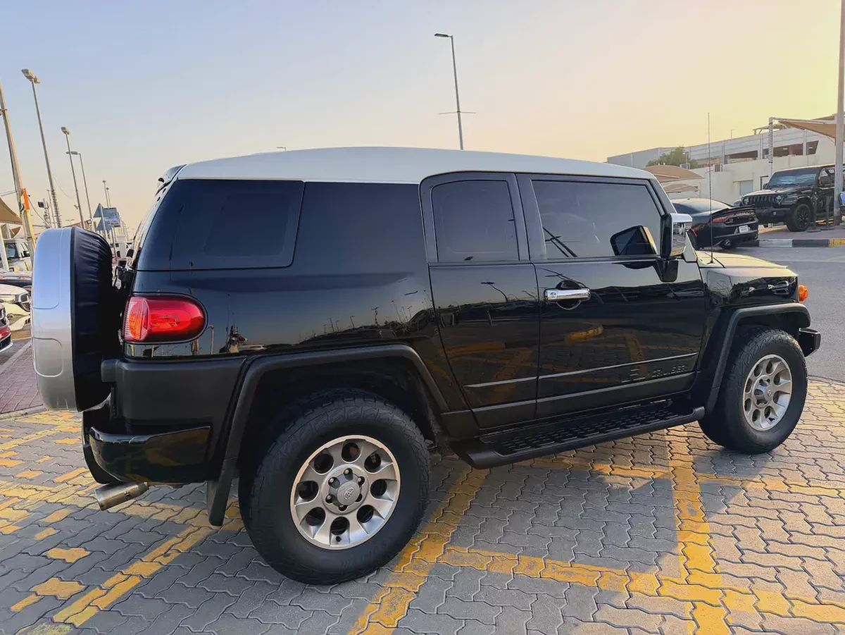 Toyota FJ Cruiser 2013 GCC Specs - Reliable and Ready for Adventure-5-5