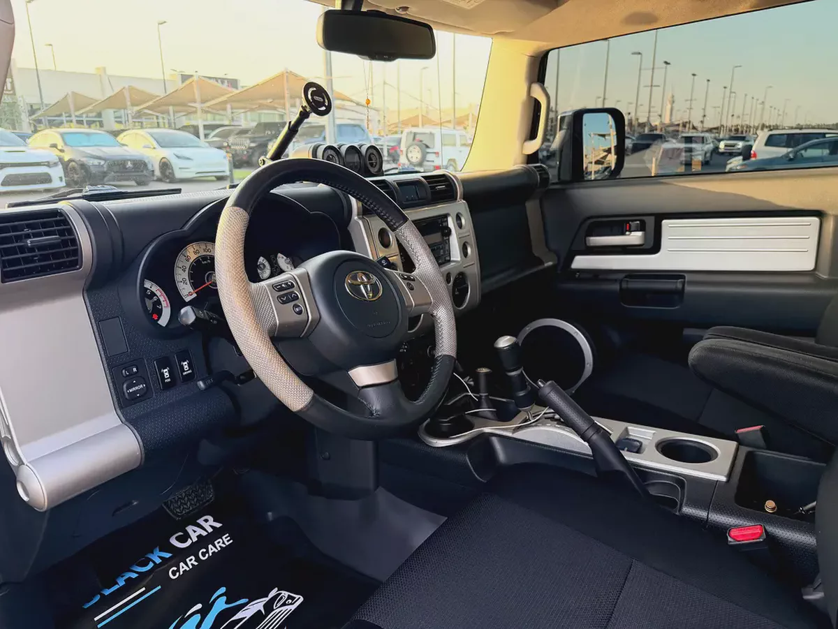 Toyota FJ Cruiser 2013 GCC Specs - Reliable and Ready for Adventure-6-6