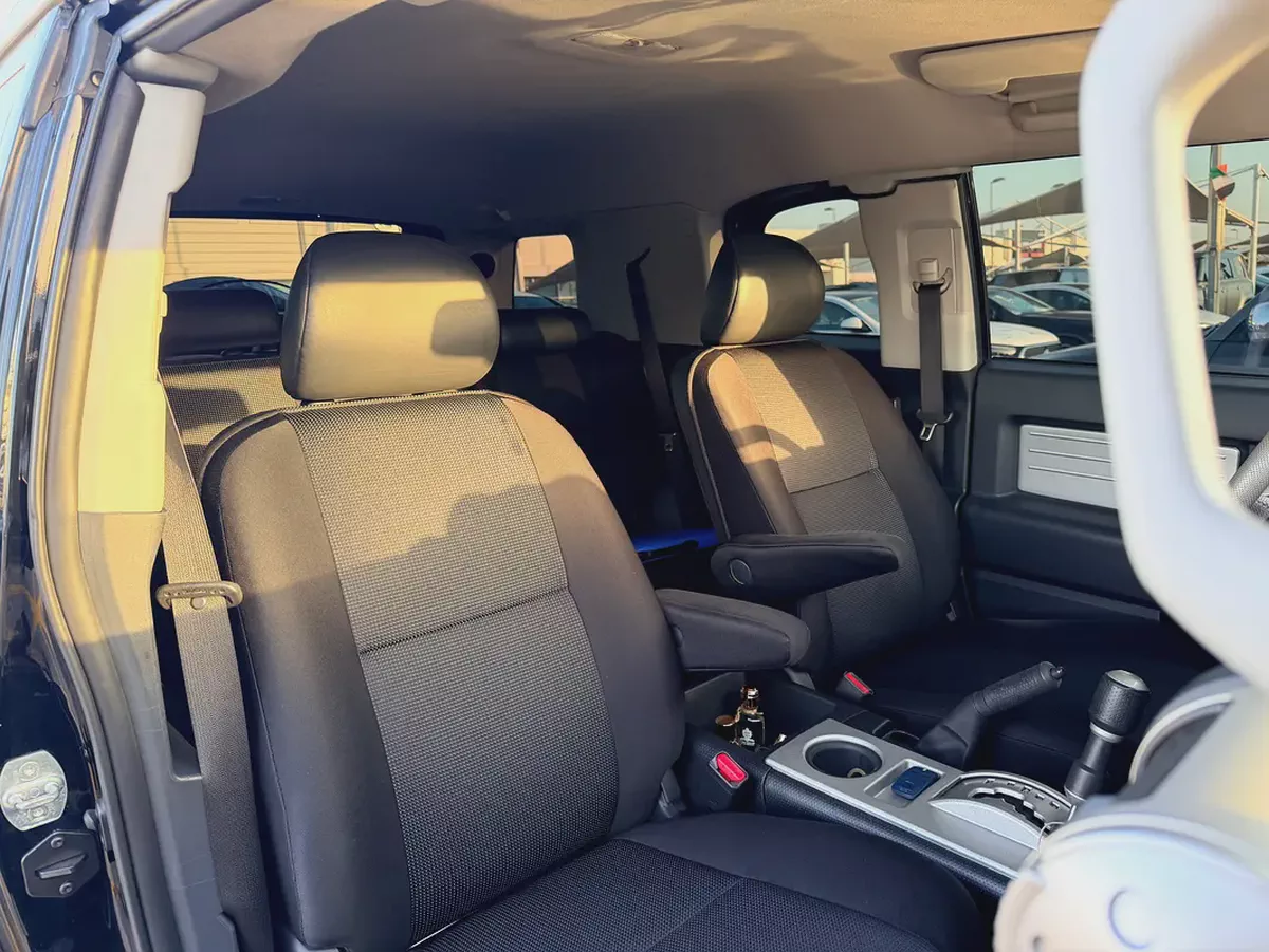Toyota FJ Cruiser 2013 GCC Specs - Reliable and Ready for Adventure-7-7