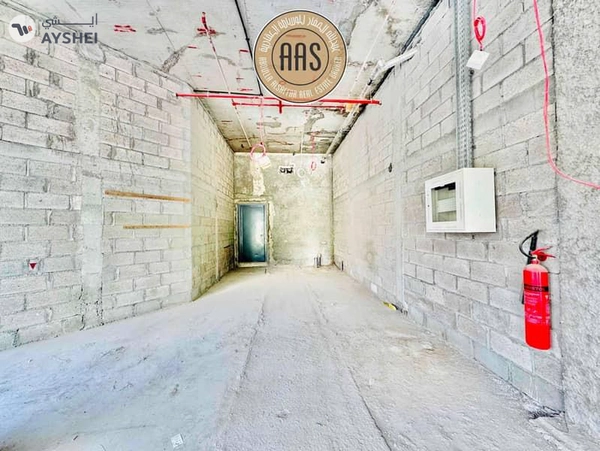 Hot Deal•Main Boulevard View Shop With Exit Door•2 Months Free•4 Cheques