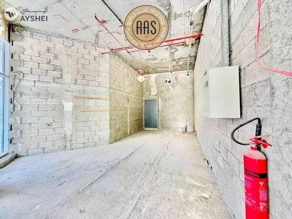 Hot Deal•Main Boulevard View Shop With Exit Door•2 Months Free•4 Cheques