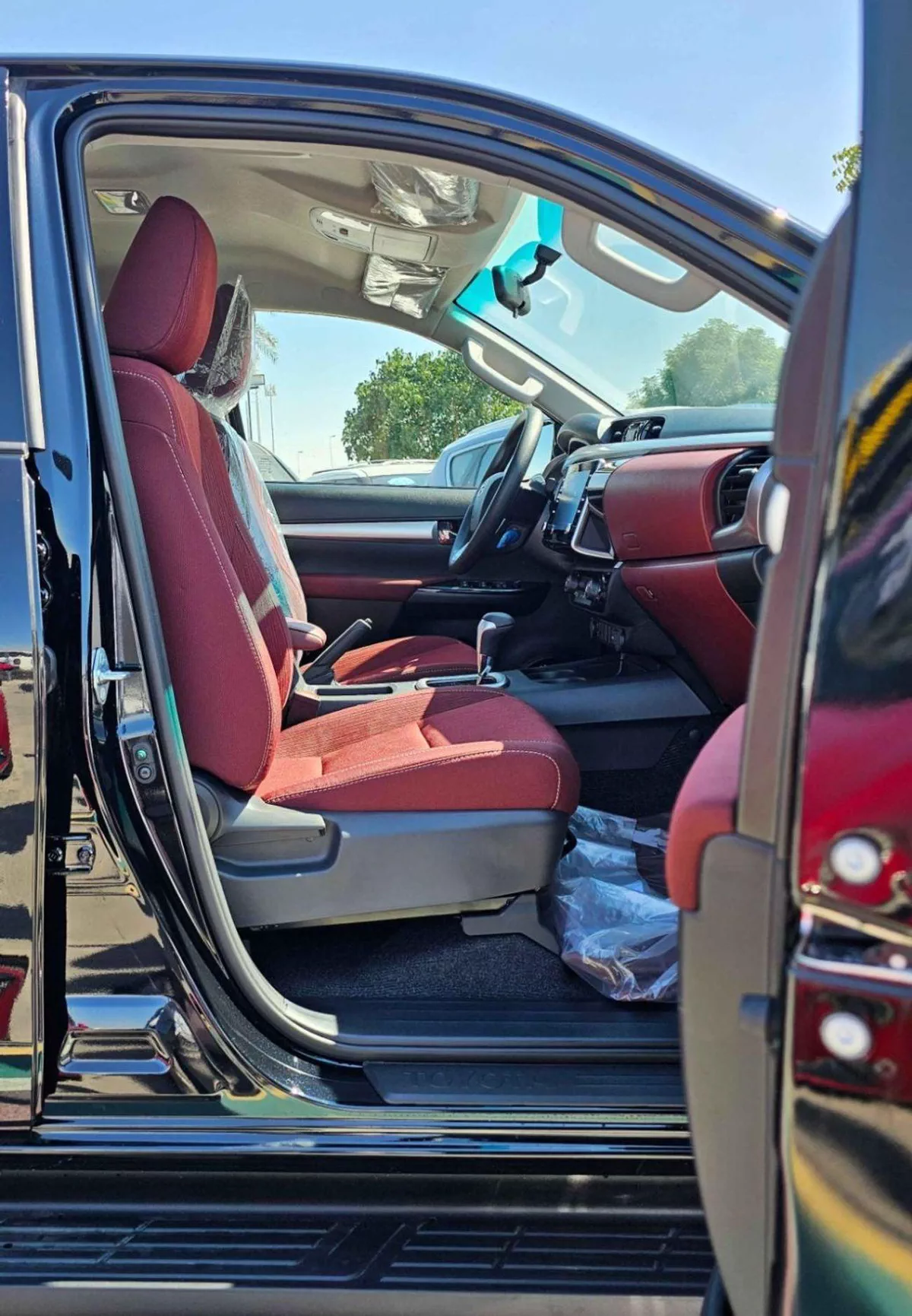 Toyota Hilux SR5 (NON GCC) SR5 TRD || WOOD INTERIOR W VISOR | 4.0L PETROL V6 4WD | BLIND SPOT | DIFFLOCK | DVD+CAMERA | READY S-11-0