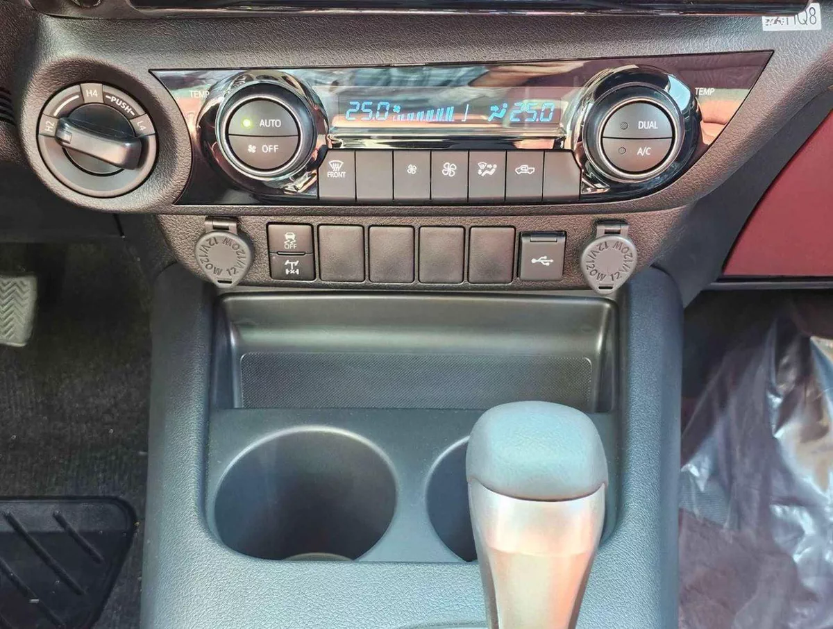 Toyota Hilux SR5 (NON GCC) SR5 TRD || WOOD INTERIOR W VISOR | 4.0L PETROL V6 4WD | BLIND SPOT | DIFFLOCK | DVD+CAMERA | READY S-18-0
