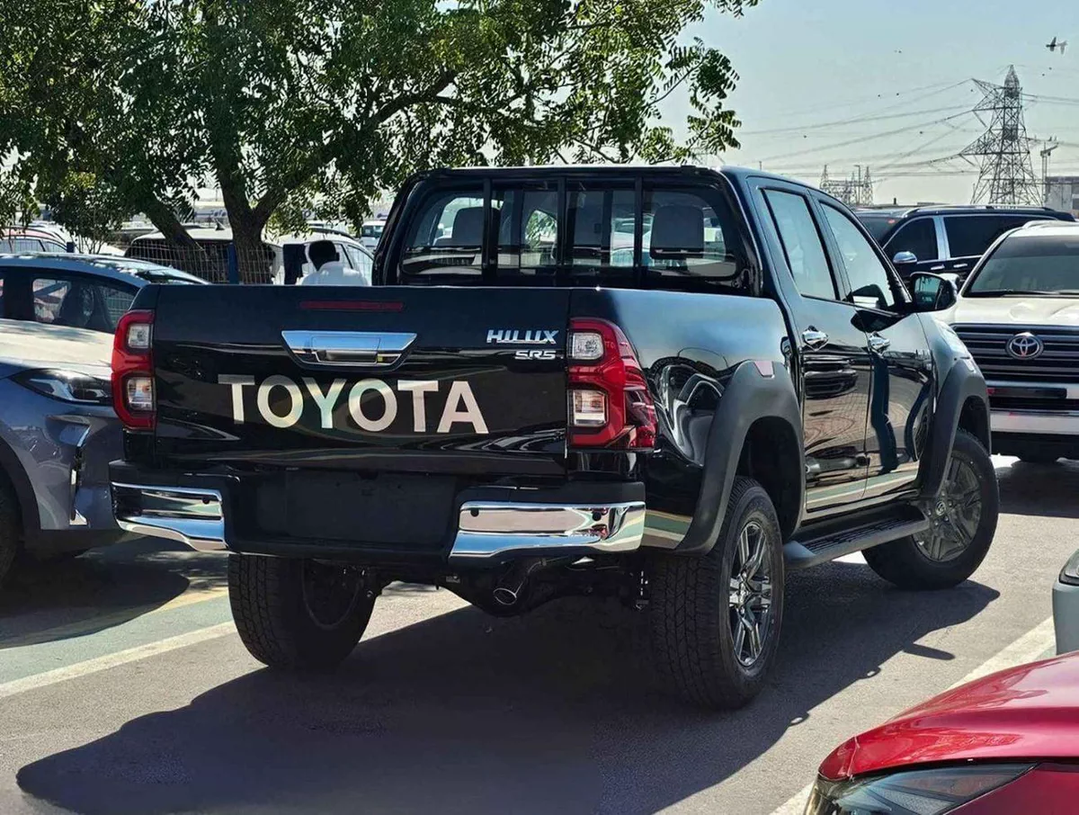 Toyota Hilux SR5 (NON GCC) SR5 TRD || WOOD INTERIOR W VISOR | 4.0L PETROL V6 4WD | BLIND SPOT | DIFFLOCK | DVD+CAMERA | READY S-4-0