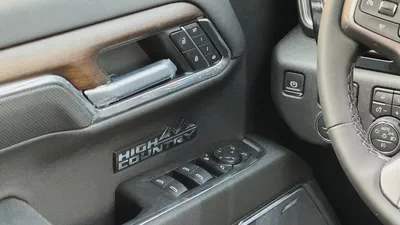 Chevrolet Silverado High Country 2026 Brand New 6.2L V8-10