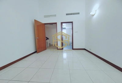 Townhouse for rent in Falcon Villas, Al Garhoud-17