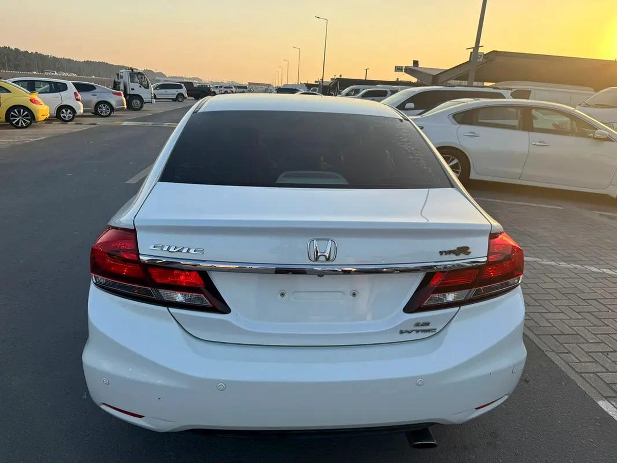 Honda Civic RS 1.8 i-VTEC GCC Model: 2013 Mileage: 117,000 KMS Spec: GCC Very clean and well-maintai-13-13