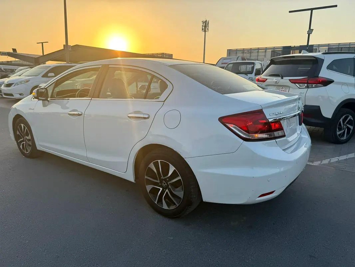 Honda Civic RS 1.8 i-VTEC GCC Model: 2013 Mileage: 117,000 KMS Spec: GCC Very clean and well-maintai-2-2