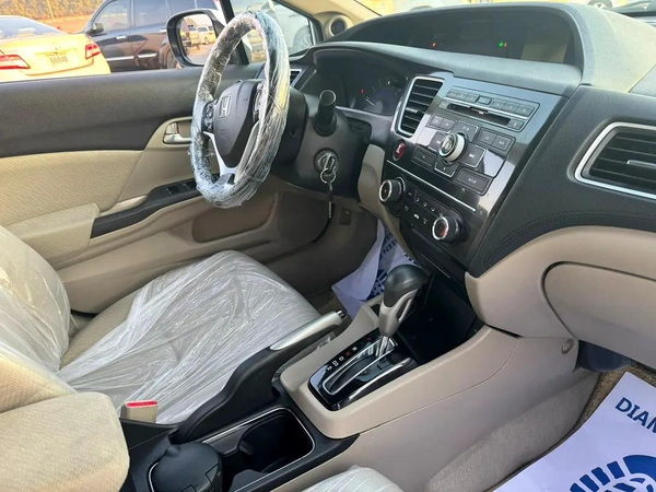 Honda Civic RS 1.8 i-VTEC GCC Model: 2013 Mileage: 117,000 KMS Spec: GCC Very clean and well-maintai