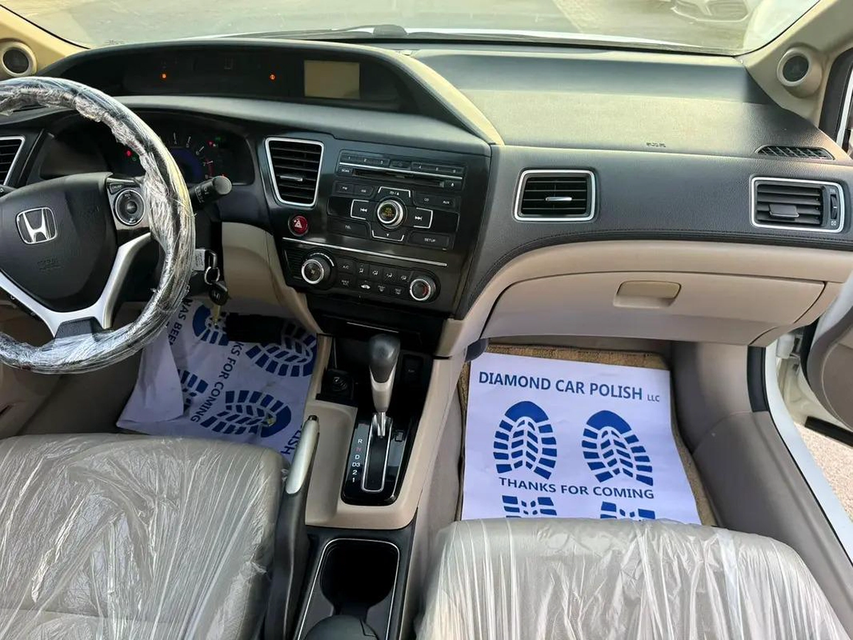 Honda Civic RS 1.8 i-VTEC GCC Model: 2013 Mileage: 117,000 KMS Spec: GCC Very clean and well-maintai-5-5