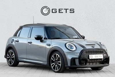 For sale MINI Hatch Cooper S III (F55/F56) Facelift 2, 2.0 l, 2023 in Dubai-11
