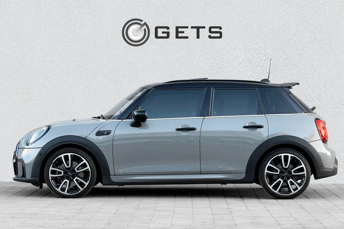 For sale MINI Hatch Cooper S III (F55/F56) Facelift 2, 2.0 l, 2023 in Dubai-7-7